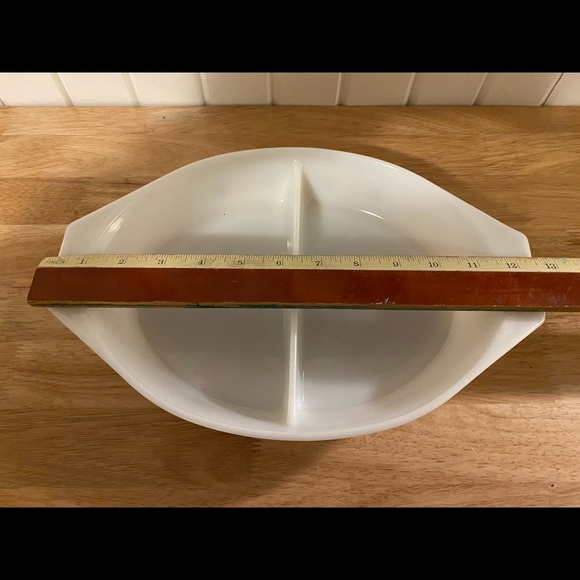 Pyrex, Town and Country, oval divided Casserole Dish, 1 1/2 Qt. - Picture 2 of 6